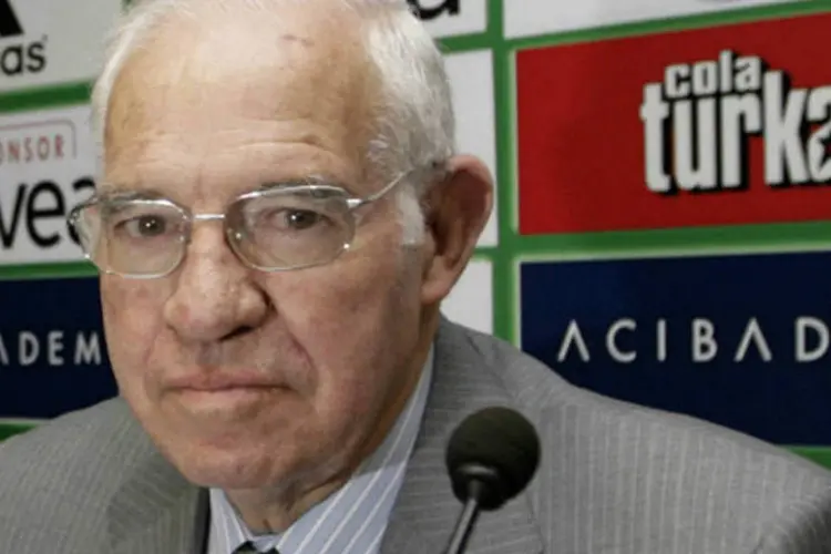 Técnico de futebol Luis Aragones, que comandou a Espanha na conquista da Eurocopa em 2008 (REUTERS/Osman Orsal/Files)