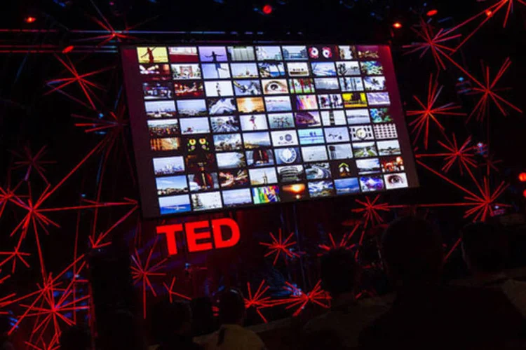 
	TED: uma boa apresenta&ccedil;&atilde;o deve conter fotos simples, mas impactantes, diz especialista da funda&ccedil;&atilde;o
 (James Duncan Davidson/TED)