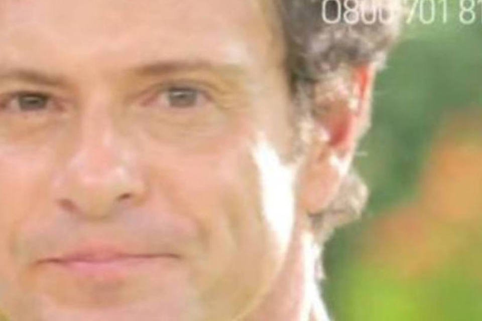 Usuários "esquecem" que usam aparelhos auditivos em campanha