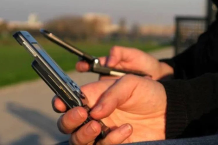 Celulares: exemplo de demanda em alta e investimentos em queda
