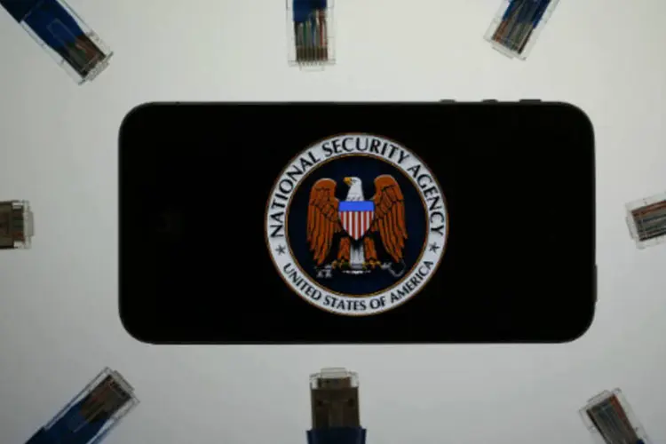 
	Logo da NSA: a enquete aponta ainda que 62% dos americanos acreditam na import&acirc;ncia de o governo federal investigar poss&iacute;veis amea&ccedil;as terroristas, apesar da invas&atilde;o da vida privada
 (REUTERS/Pawel Kopczynski)