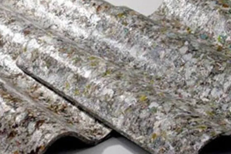 Telha ecológica distribuída pela Tetra Pak: Todo o material recolhido é enviado à empresa Recicoleta, que transforma embalagens em telhas ecológicas (Divulgação)