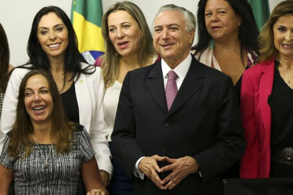 Temer promete ter mulheres em uma futura reformulação
