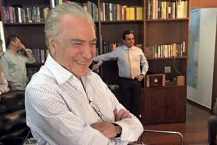 
	Michel Temer: na sa&iacute;da do Jaburu, o senador disse ter encontrado o vice-presidente tranquilo, mas surpreso com a decis&atilde;o
 (Reuters)