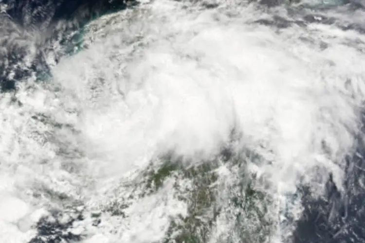 Tempestade passará amanhã pelo litoral do nordeste da Flórida (Stocktrek Images/Getty Images)