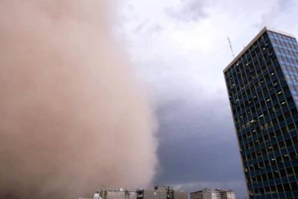 Veja a monstruosa tempestade de areia engolindo Teerã