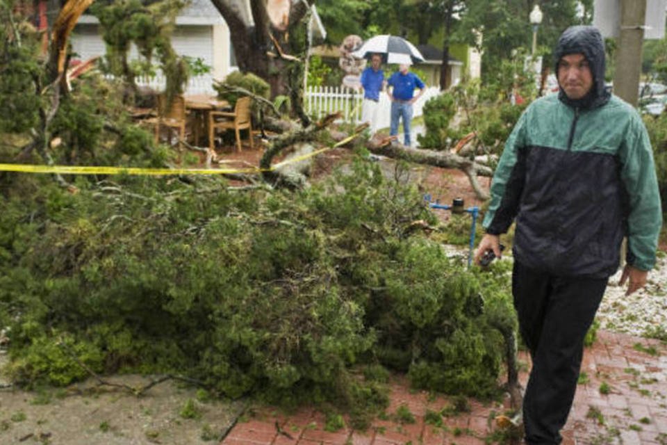 Tempestade Andrea se move rapidamente pela costa dos EUA