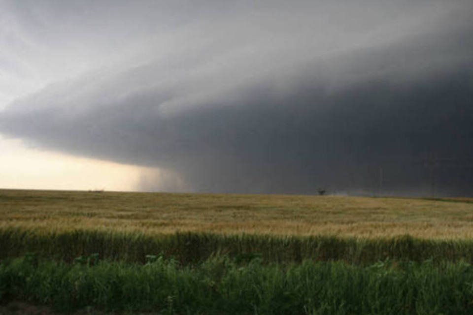 Oklahoma: o Serviço Meteorológico Nacional declarou estado de emergência para tornado na região, o que é mais grave do que um aviso (REUTERS/Bill Waugh)