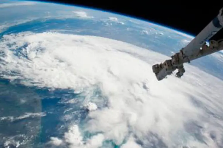 Imagem da Tempestade Arthur vista do espaço (AFP)