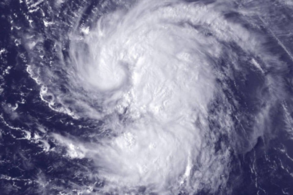 Tempestade "Nadine" pode se transformar em furacão