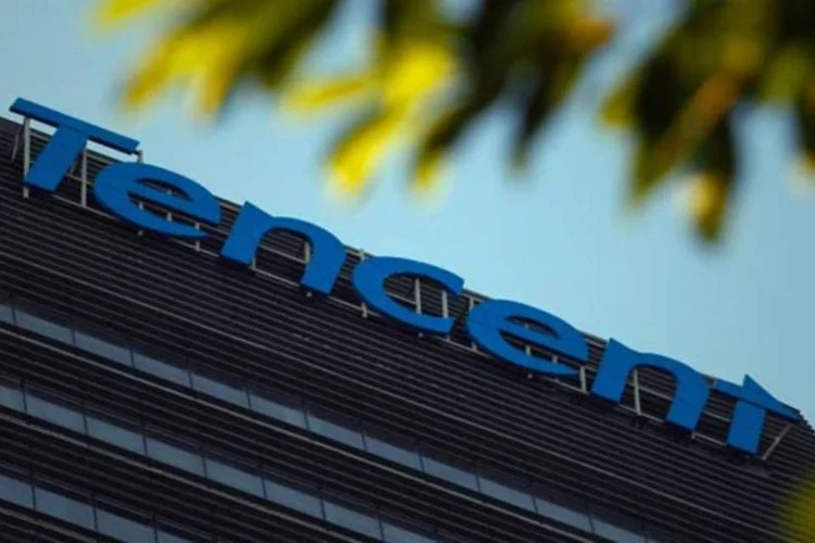 
	Tencent: quatro em cada cinco usu&aacute;rios de Internet na China, se conectaram &agrave; Internet com um dispositivo m&oacute;vel em dezembro
 (REUTERS)