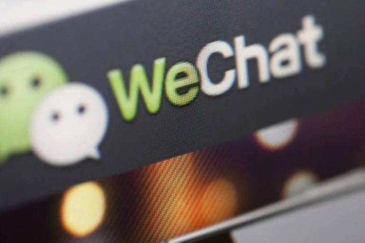 
	WeChat, da Tencent: a empresa &nbsp;est&aacute; tentando competir com a Alibaba combinando mensagens com servi&ccedil;os como compras e jogos
 (Bloomberg)