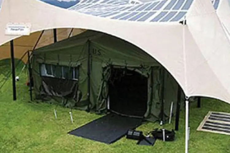 O exército americano está aplicando células fotovoltaicas flexíveis em tendas para gerar energia.  (Divulgação/U.S. Army)