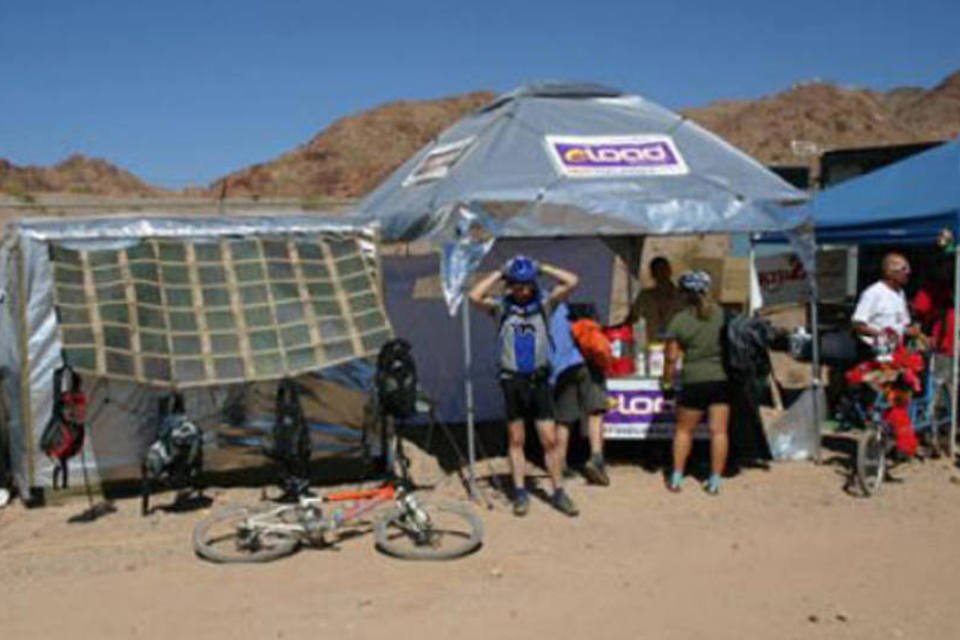 Tenda movida a energia solar oferece ar fresco para ciclistas