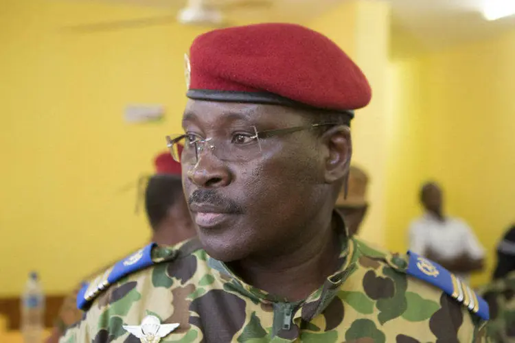 O tenente-coronel Isaac Zida, de Burkina Faso: "nós não estamos aqui para usurpar o poder" (Joe Penney/Reuters)