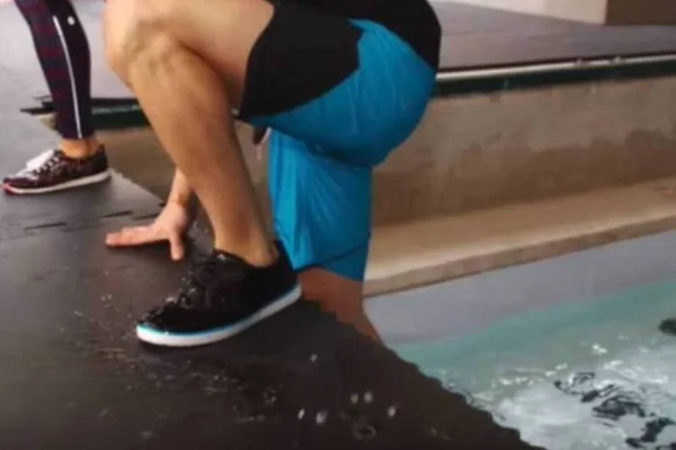 
	AG47 Amphibian Shoe, da Quiksilver: t&ecirc;nis j&aacute; est&aacute; dispon&iacute;vel nas lojas da marca
 (Reprodução/YouTube)