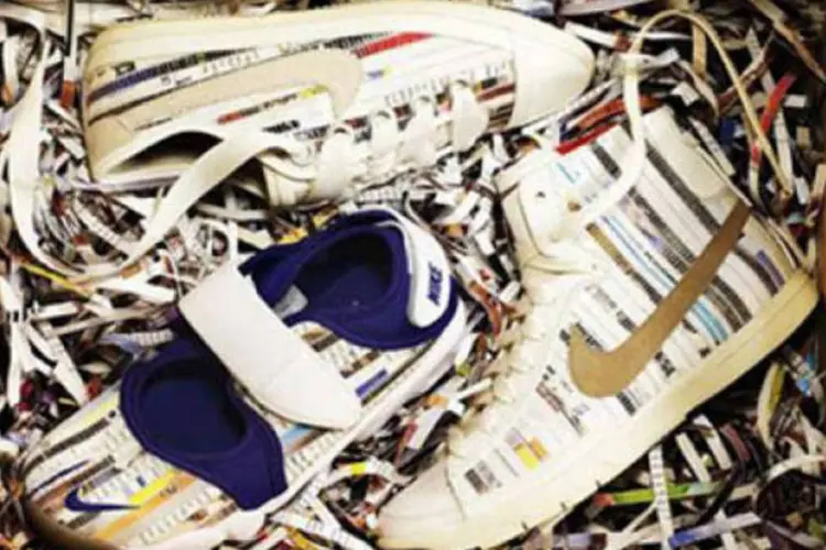 A coleção ecológica de sapatos, feitos a partir de revistas recicladas, estreou em quantidades limitadas no primeiro dia de 2011, na Europa e China. (Divulgação)