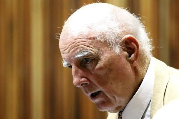 
	O ex-tenista australiano Bob Hewitt: ele teria violado as jovens na &eacute;poca em que treinava crian&ccedil;as na &Aacute;frica do Sul
 (REUTERS/Siphiwe Sibeko)