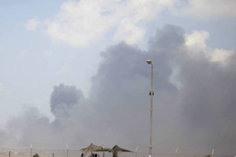 Manifestantes contra ofensiva em Gaza atacam time de futebol