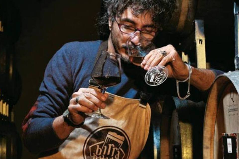 Teo Musso com suas cervejas artesanais: depois de anos de um trabalho de convencimento, o empresário conquistou parte do público italiano