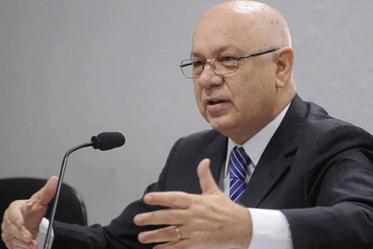 
	Teori Zavascki: &nbsp;&quot;O grande argumento da Fazenda &eacute; a isonomia, comparar opera&ccedil;&otilde;es internas &agrave;s de importa&ccedil;&atilde;o. Tem de ser reduzida a base de c&aacute;lculo das opera&ccedil;&otilde;es internas. O que n&atilde;o pode &eacute; ampliar a base de c&aacute;lculo&quot;, disse o ministro do STF.
 (Wilson Dias/ABr)