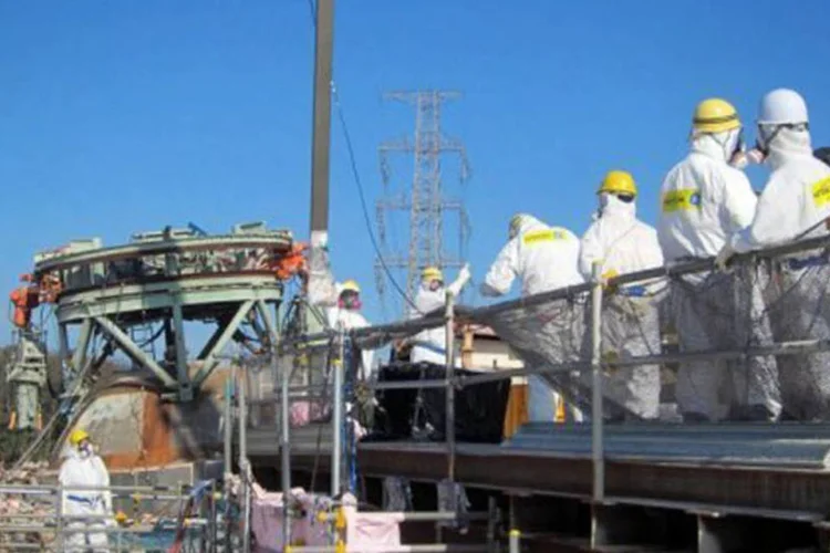 
	Funcion&aacute;rios da Tepco: &uacute;ltimos vazamentos mostraram que os esfor&ccedil;os da companhia para melhorar o modo como lida com a &aacute;gua contaminada n&atilde;o s&atilde;o suficientes
 (HO/AFP)