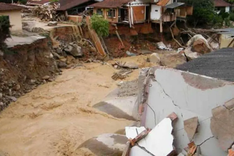 Corrida de lama e detritos agravou a situação na região serrana do Rio de Janeiro (Vladimir Platonow/AGÊNCIA BRASIL)