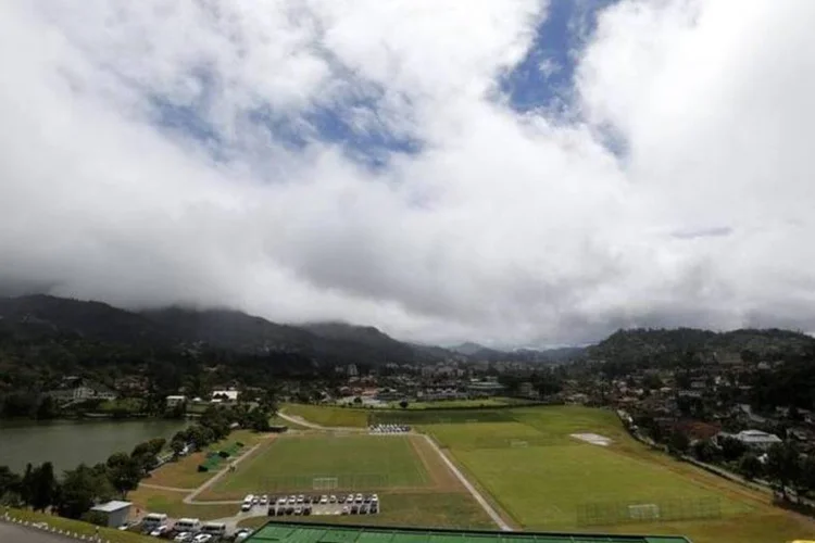 
	Granja Comary e a cidade de Teres&oacute;polis: sele&ccedil;&atilde;o seguir&aacute; treinando at&eacute; sexta
 (Sergio Moraes/Reuters)