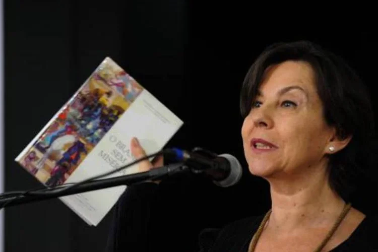 Na cerimônia de posse para mais um período à frente  do Ministério do Desenvolvimento Social e Combate à Fome, Tereza Campello enfatiza investimentos na área social (Elza Fiuza/Agência Brasil)
