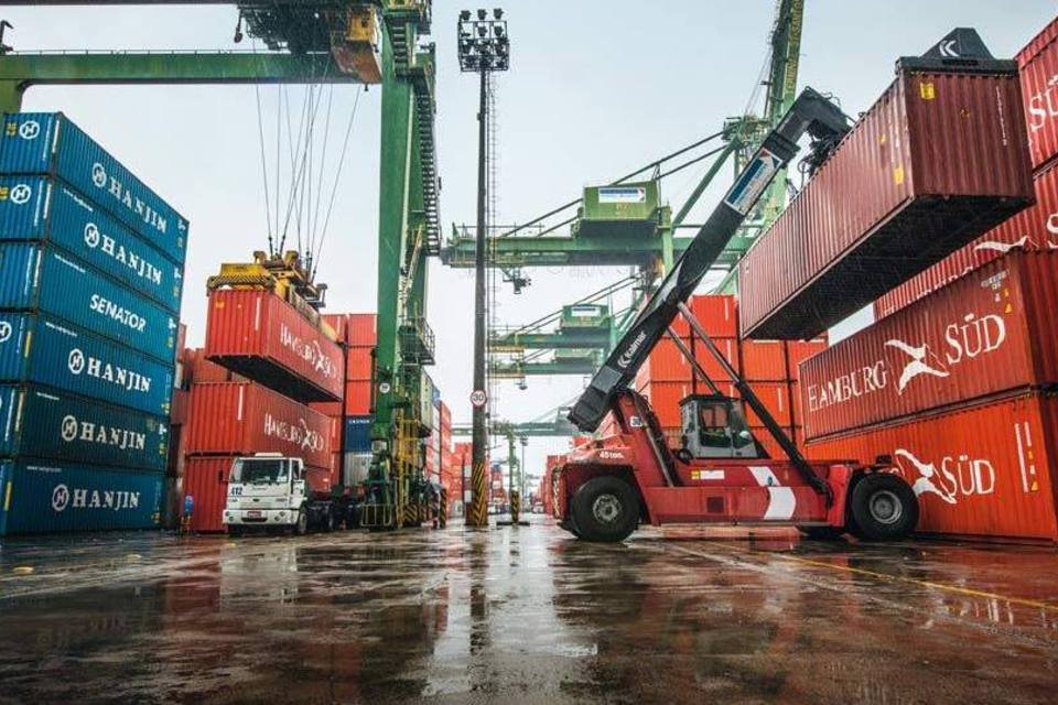 Protesto por demissões dificulta acesso ao Porto de Santos