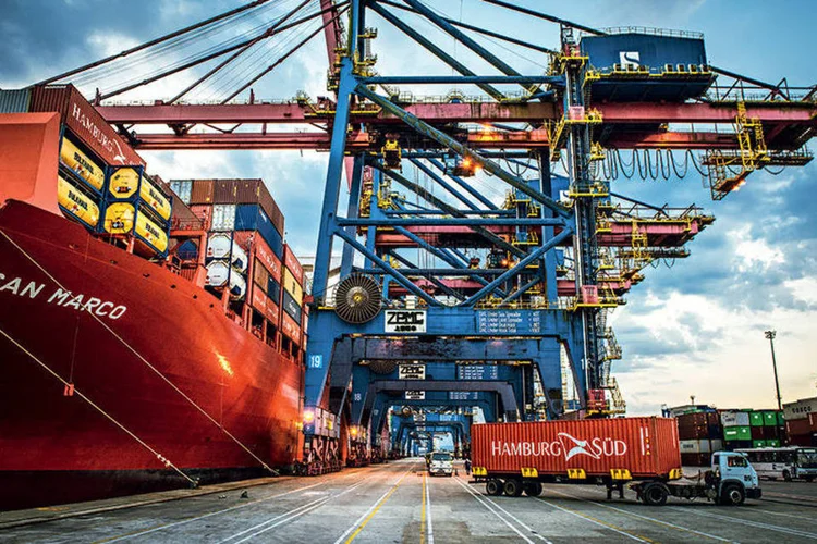 Terminal da Santos Brasil: a concorrência também tem superguindastes (Germano Lüders / EXAME)