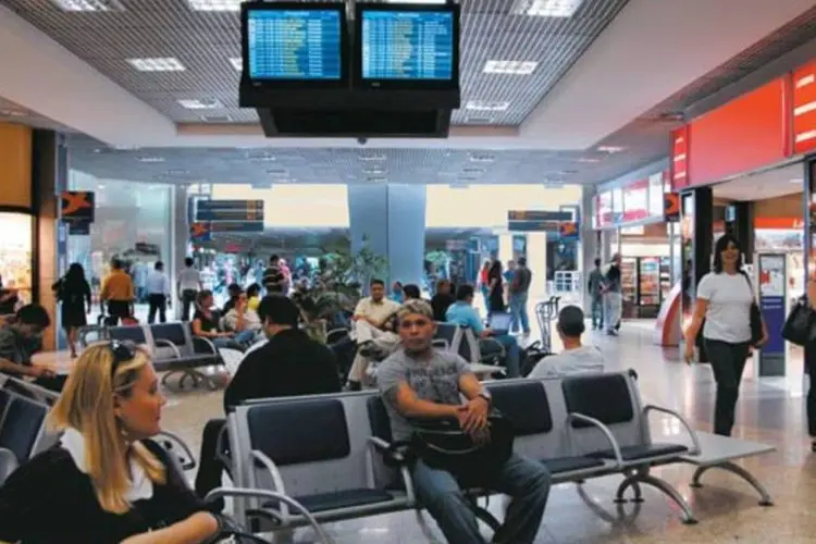
	Aeroporto de Viracopos: em Viracopos, 12,7% das receitas geradas v&ecirc;m da venda de espa&ccedil;os publicit&aacute;rios e de loca&ccedil;&atilde;o de pontos de com&eacute;rcio
 (Bia Parreiras/Viagem e Turismo)