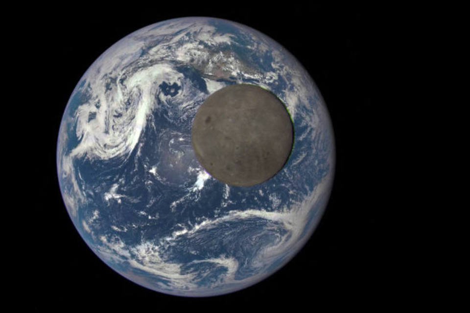 Vídeo da Nasa feito a 1,6 mi de km mostra lado escuro da Lua