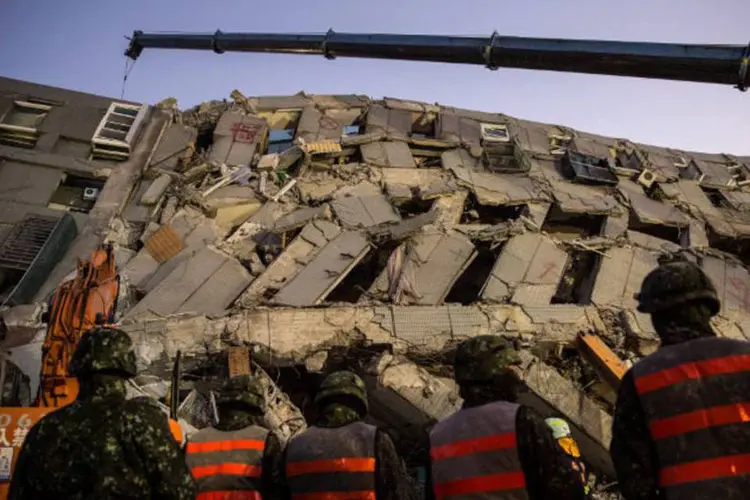 
	Terremoto: prosseguem as investiga&ccedil;&otilde;es sobre as causas do desmoronamento do edif&iacute;cio Weiguan Jinlong
 (Anthony Wallace / AFP)
