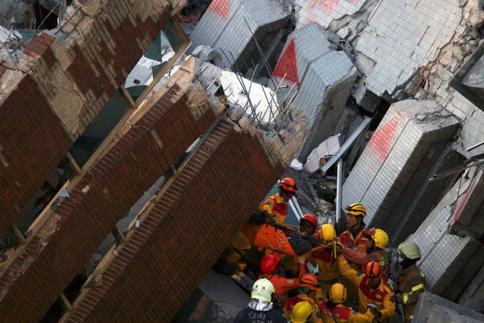 Com 61 mortes, esperança de sobreviventes diminui em Taiwan
