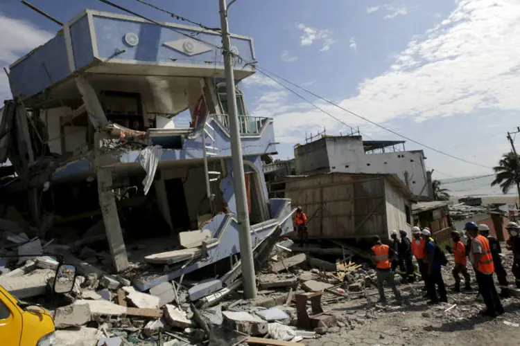 Destruição no Equador: de acordo com secretaria, ainda estão desaparecidas 58 pessoas e 25.640 estão abrigadas (Henry Romero/Reuters)