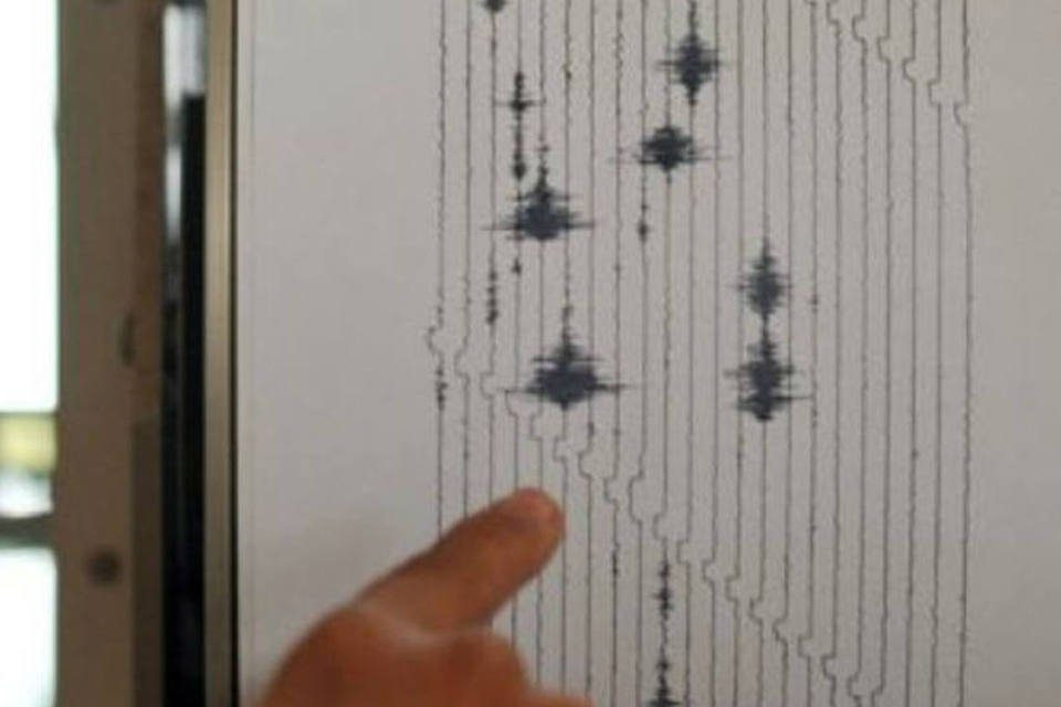 Trabalho de busca é encerrado um  dia após terremoto no Irã