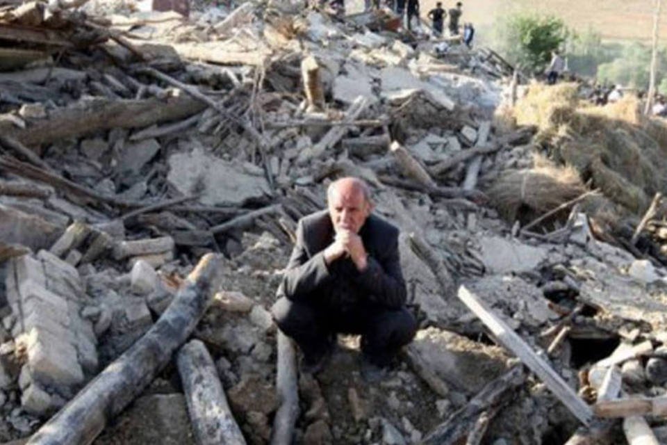 Irã aceitará ajuda para socorrer vítimas dos terremotos