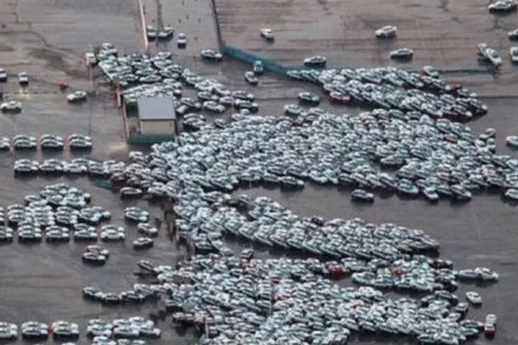 Danos causados pelo terremoto limitaram a produção e os embarques de carros e outros produtos japoneses (AFP)