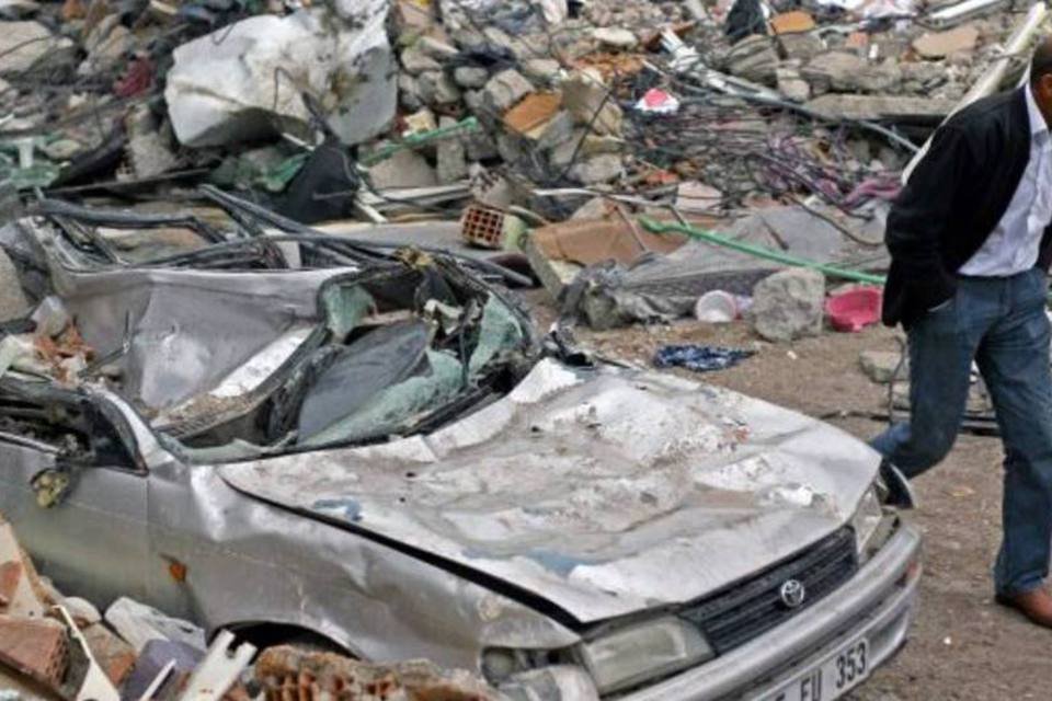 Turquia decide aceitar ajuda externa por terremoto que deixou 461 mortos