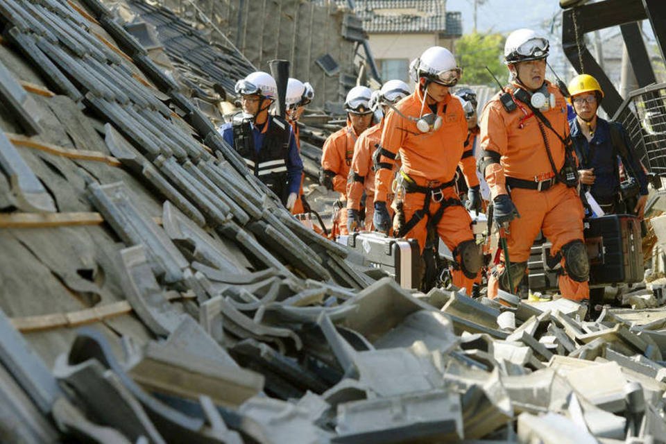 Terremotos deixam mais de 120 mil desabrigados no Japão
