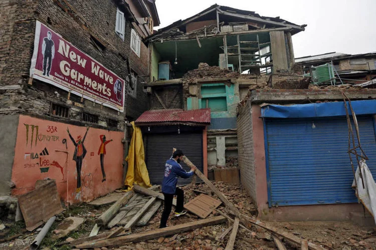 
	Terremoto no Paquist&atilde;o: Autoridade Nacional de Gest&atilde;o de Desastres do Paquist&atilde;o informou que cinco pessoas morreram em Khyber Pakhtunkhwa
 (Danish Ismail/ Reuters)