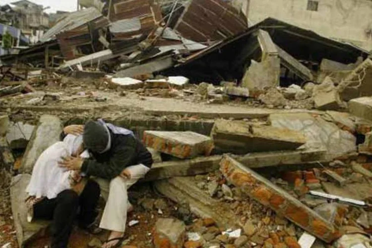 O arquipélago indonésio fica sobre o chamado 'Anel de fogo do Pacífico', uma zona de intensa atividade sísmica e vulcânica que é atingida por 7 mil terremotos ao ano (Getty Images)