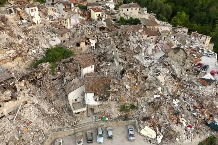 
	Terremoto na It&aacute;lia: ao menos 290 pessoas morreram ap&oacute;s o desastre
 (Reuters)