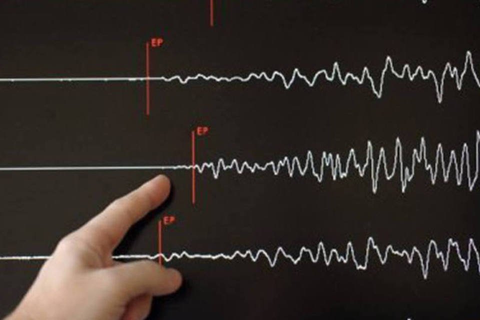 Autoridades iranianas confirmam 180 mortes nos terremotos