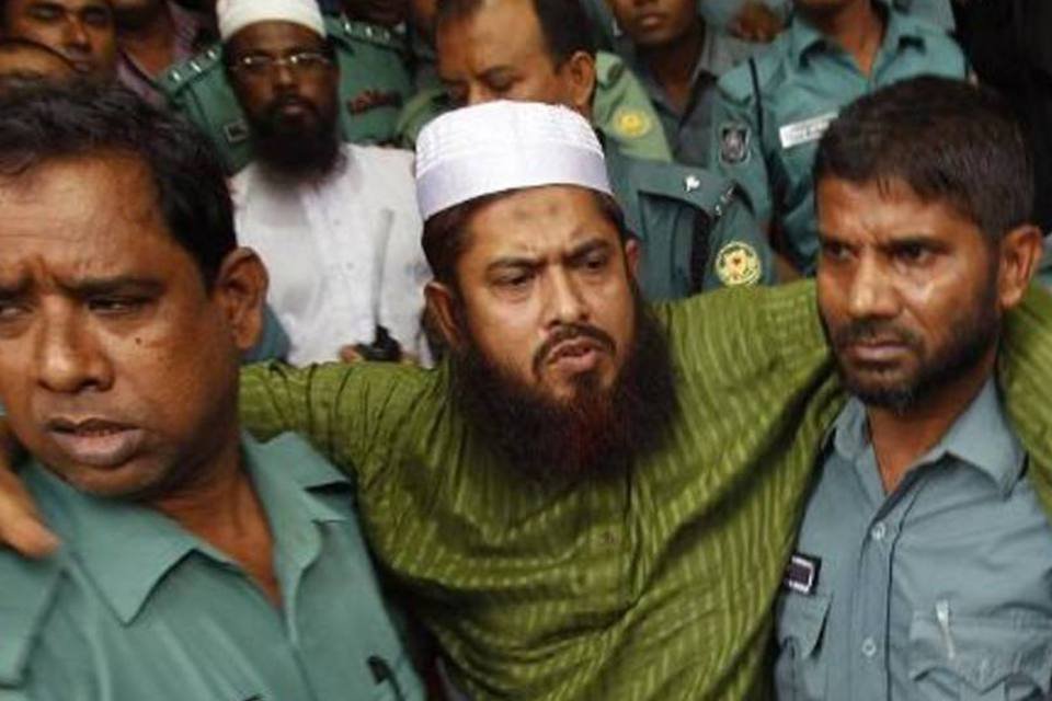 Bangladesh condena oito islamitas por atentado de 2001