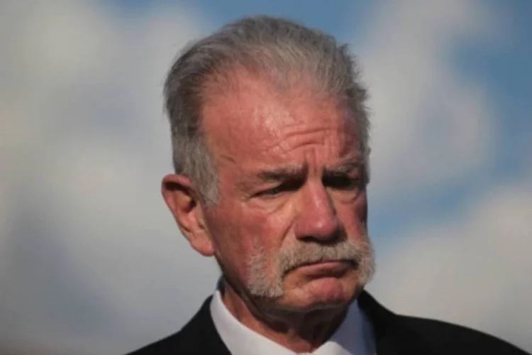 
	Pastor Terry Jones: o tribunal reduziu a pena do pastor americano Terry Jones, que protagonizou atos pol&ecirc;micos como a queima de um Alcor&atilde;o.
