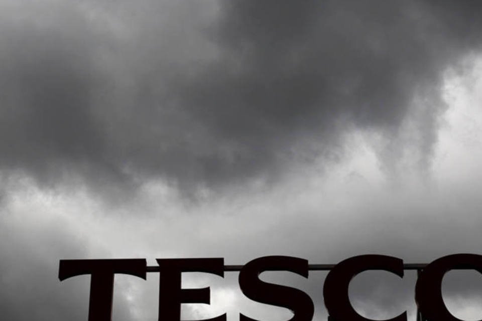 Tesco tem prejuízo anual recorde de 6,4 bi de libras