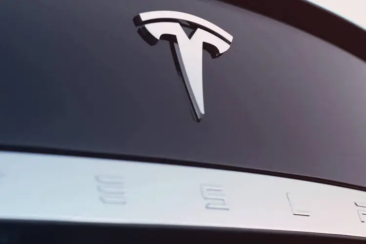 
	Tesla: empresa alerta que piloto autom&aacute;tico n&atilde;o deixa seus carros completamente aut&ocirc;nomos
 (Divulgação/Tesla)