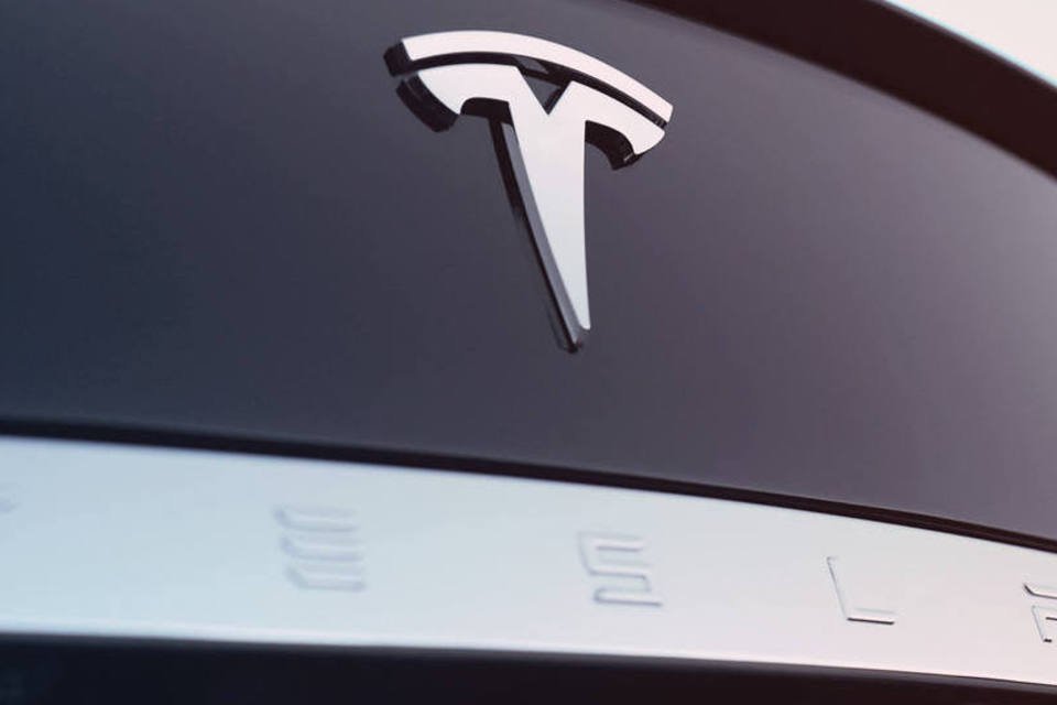 Tesla recebe 325 mil pedidos por Model 3 na 1ª semana